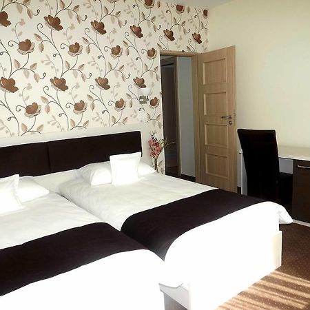 West Plaza Residence Bucharest Room photo