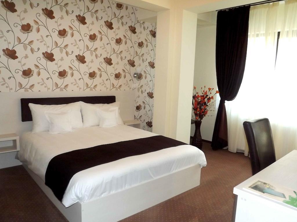 West Plaza Residence Bucharest Room photo