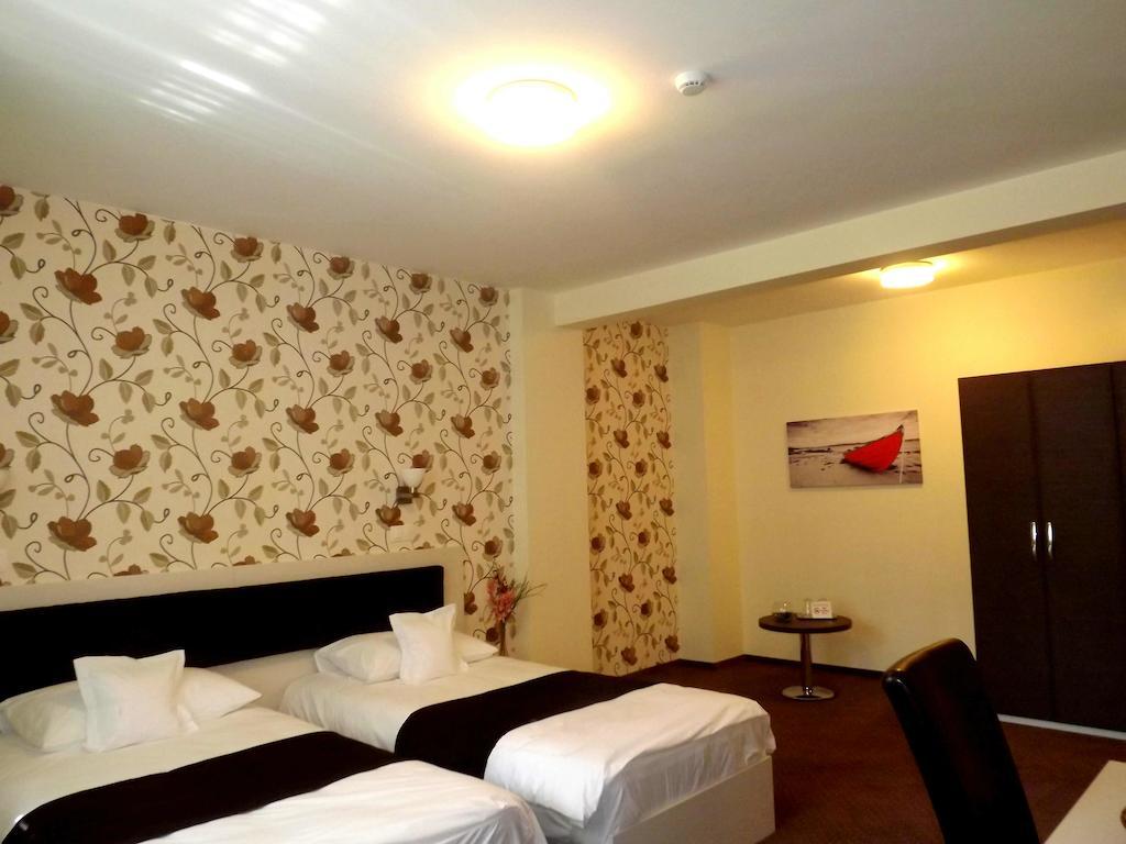 West Plaza Residence Bucharest Room photo
